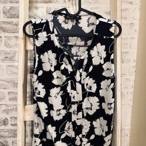 JONES NEW YORK SLEEVELESS BLACK & WHITE FLORAL PRINT BLOUSE SZ MEDIUM WOMEN"S